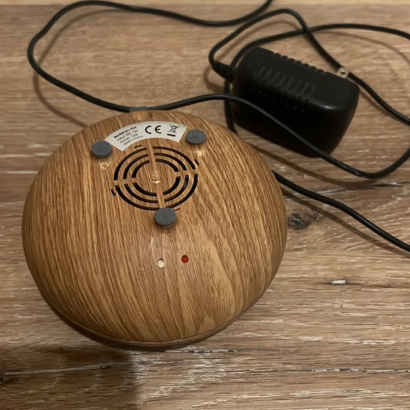 Essential Oil Diffuser - Picture 7 of 9